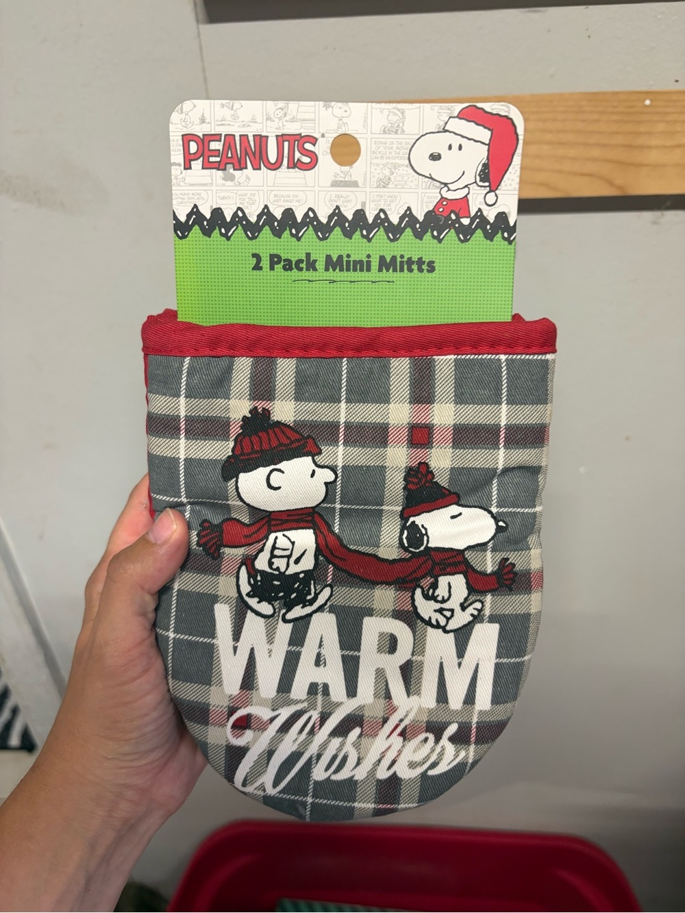 Peanuts white, Gray and Red Plaid 2-Pack Mini Mitts for cooking and baking